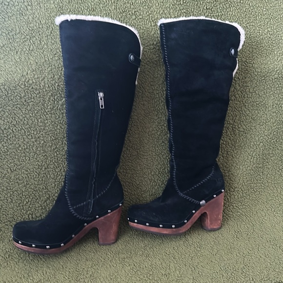 Ugg heeled and clog type knee high boots with real sherpa lining with zipperr - Picture 2 of 8